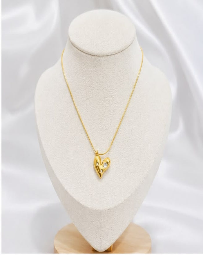 Anti tarnished crystal hearted glow necklace