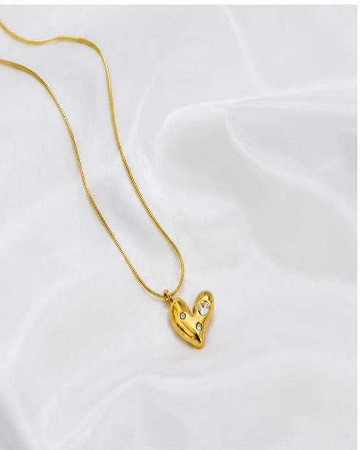 Anti tarnished crystal hearted glow necklace